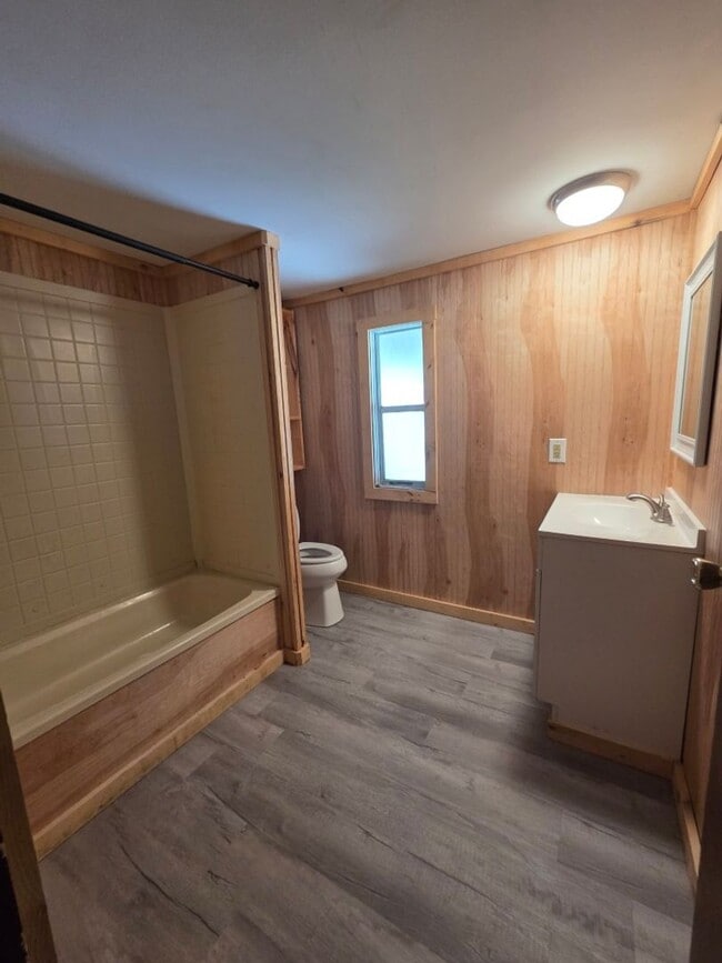 Building Photo - $1,500 - 2 Bedroom / 1 Bath Creekfront Park Model in Tatham Mountain Park