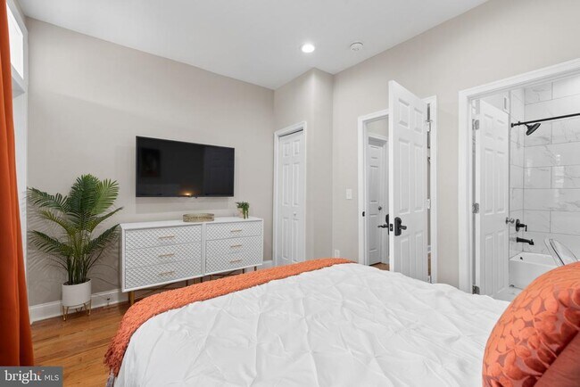 Building Photo - 2235 E Chase St