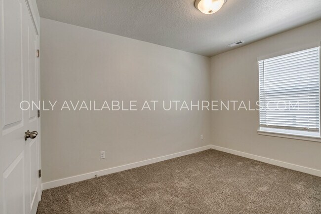Building Photo - 4081 W Harmony Dr
