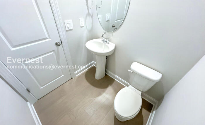 Building Photo - 4597 Winslet Dr