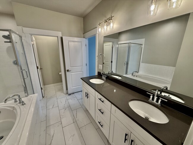 Building Photo - 7646 S Waverly Hls Ln