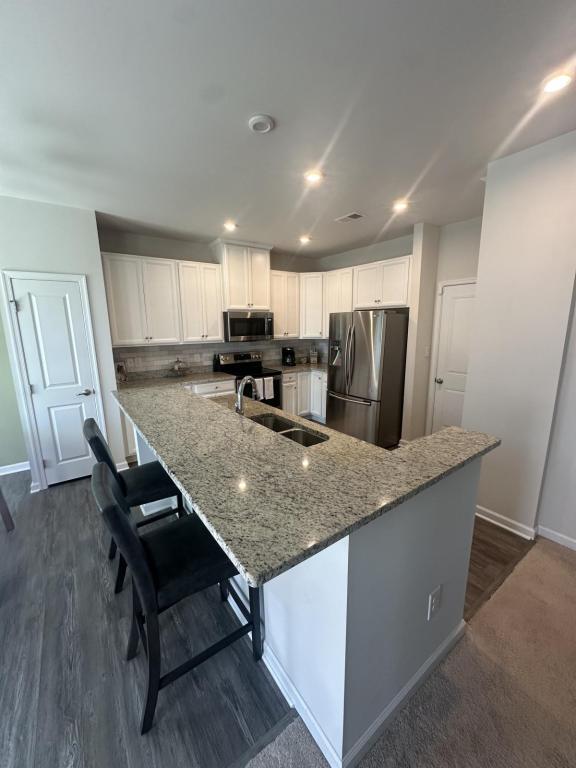 Building Photo - 724 Hezekiah Little Dr