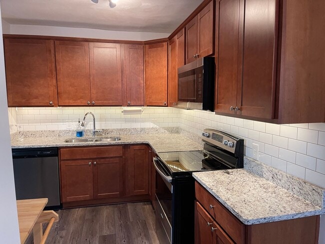 Building Photo - Impeccably Updated 3 BR / 2 BA Ranch