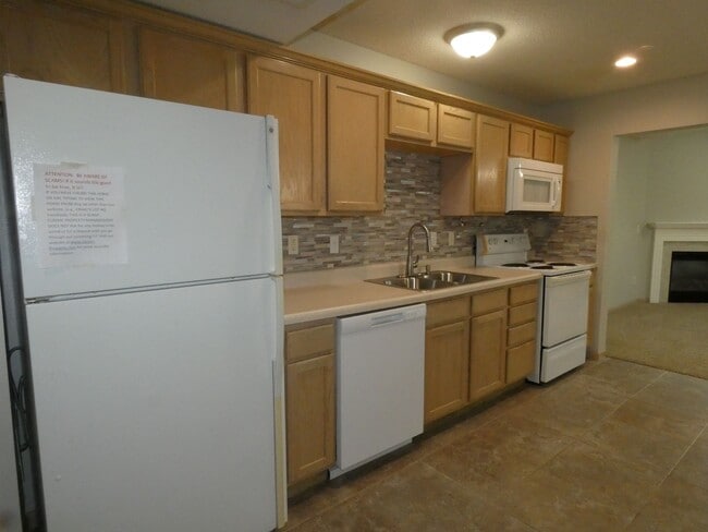 Building Photo - 8031 N Lawn Ave