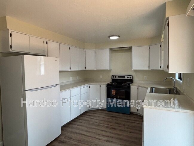 Building Photo - 2106 N 33rd St