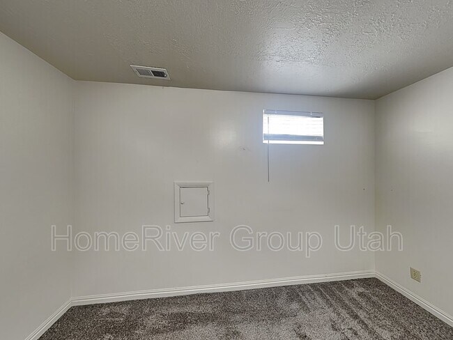 Building Photo - 233 Odell Lane 100 N