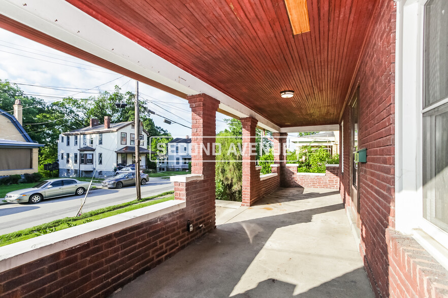 Building Photo - 2657 Fenton Ave