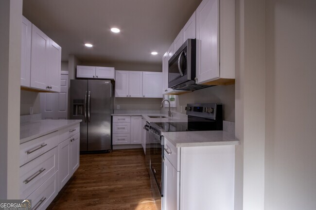 Building Photo - 165 Habersham Dr