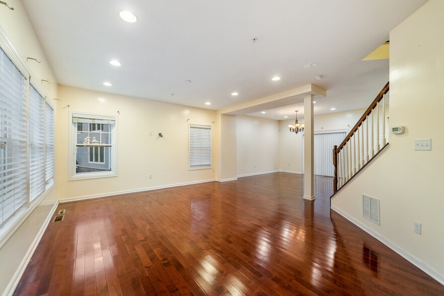 Building Photo - 3114 Raintree Dr