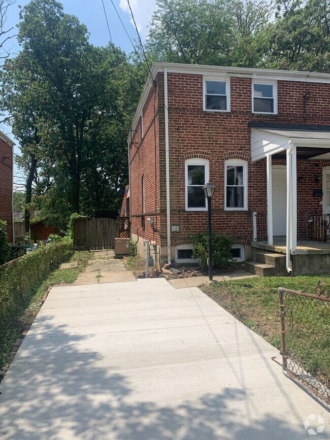 Building Photo - 2 Bedroom, 1 Bath Townhome in Towson, Larg...