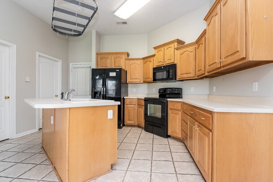 Building Photo - 7354 Pamela Cove