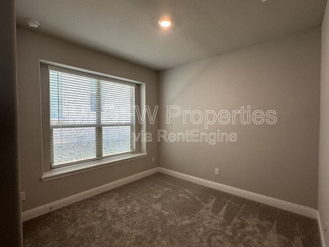 Building Photo - 2222 McMullin Dr