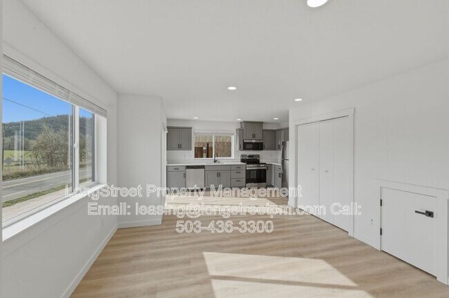 Building Photo - 828 S 19th St