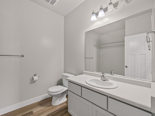 Building Photo - Spacious 3 Bed, 2 Bath Condo in The Exchange – Lehi, UT