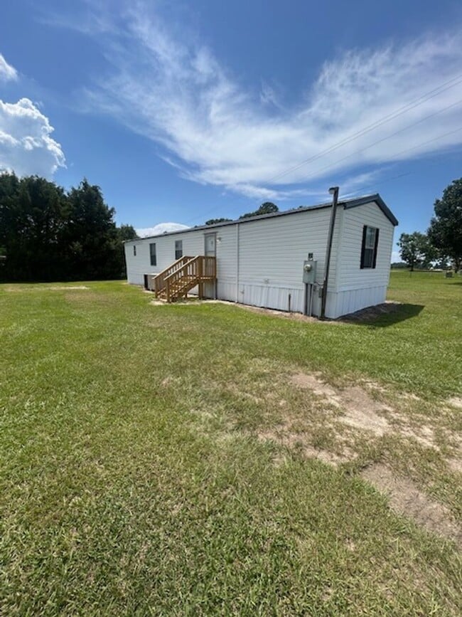 Building Photo - 3-bedroom, 2-bath mobile home
