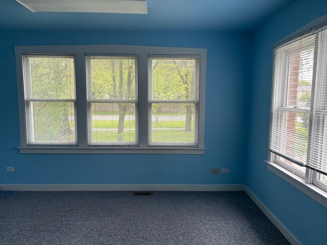 Building Photo - 1305 Oswego Rd