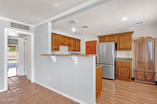 Building Photo - 1417 S Wilson St