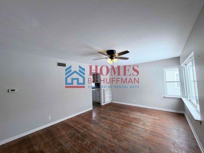Building Photo - Three Bedroom House | $500 Deposit Special!