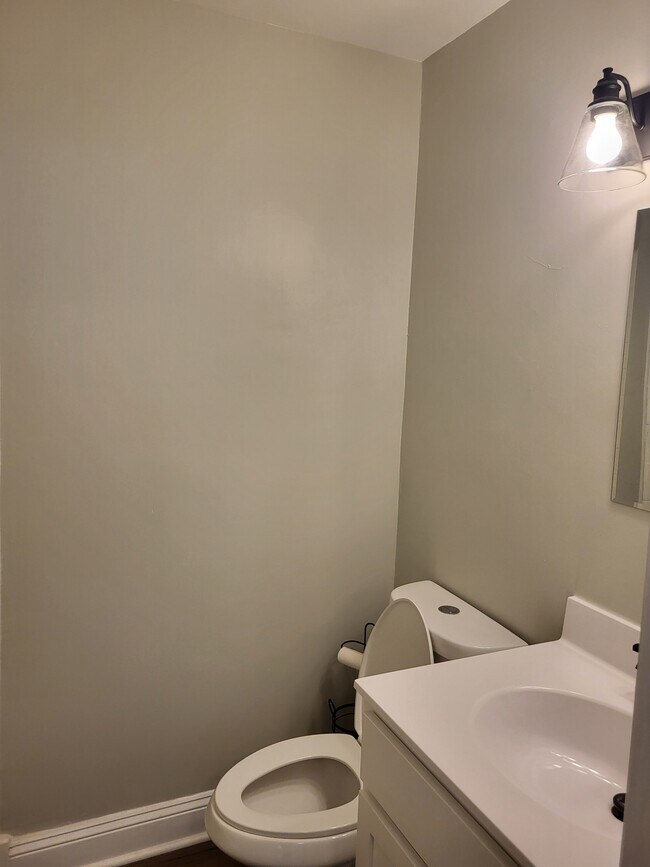 Building Photo - 107 Bryan St