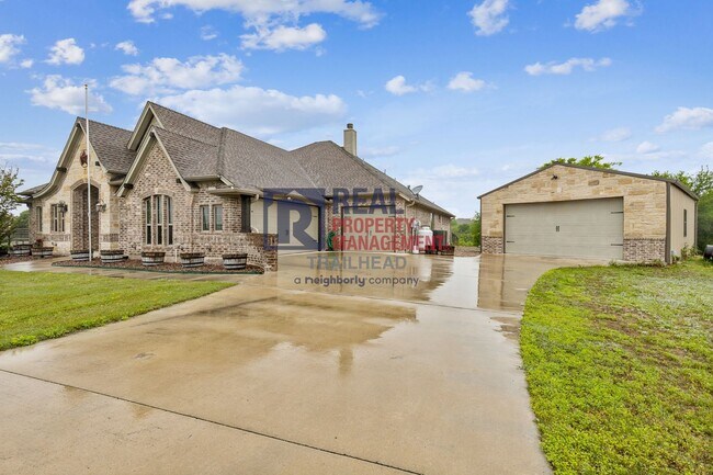 Building Photo - 113 Maral Ln