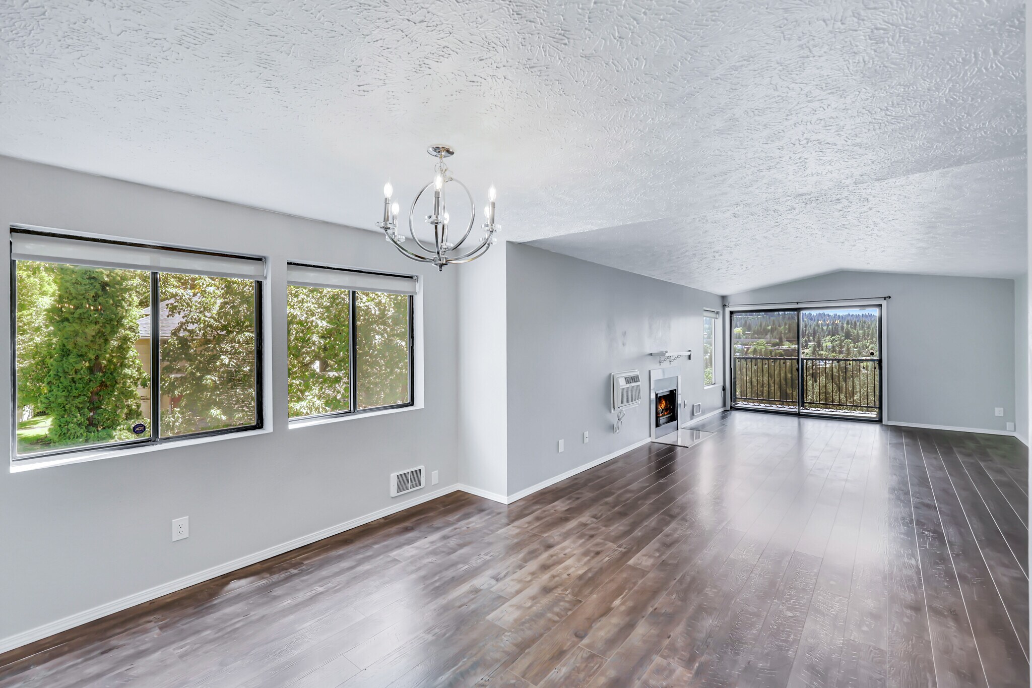 Building Photo - 162 S Coeur Dalene St