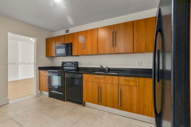 Building Photo - 3000 S Ocean Dr