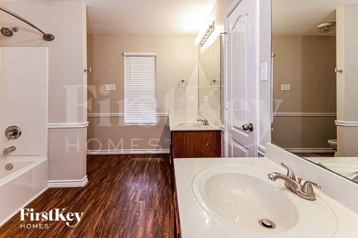 Building Photo - 229 Silver Spur Dr