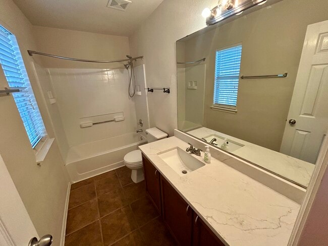 Building Photo - 1305 Sunflower Ln