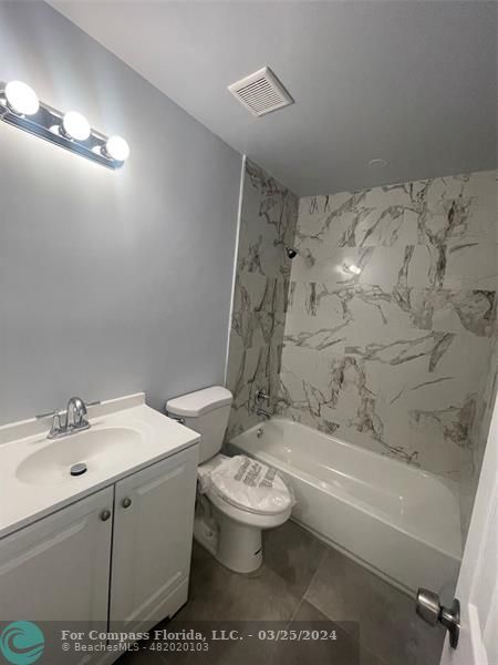 Building Photo - 780 NE 46th Ct