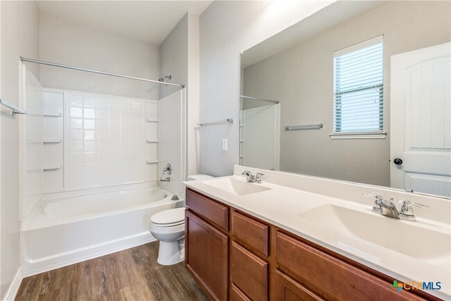 Building Photo - 1999 Wind Chime Wy