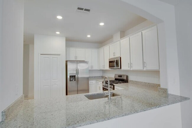 Building Photo - 5512 Sapphire Stone Cv