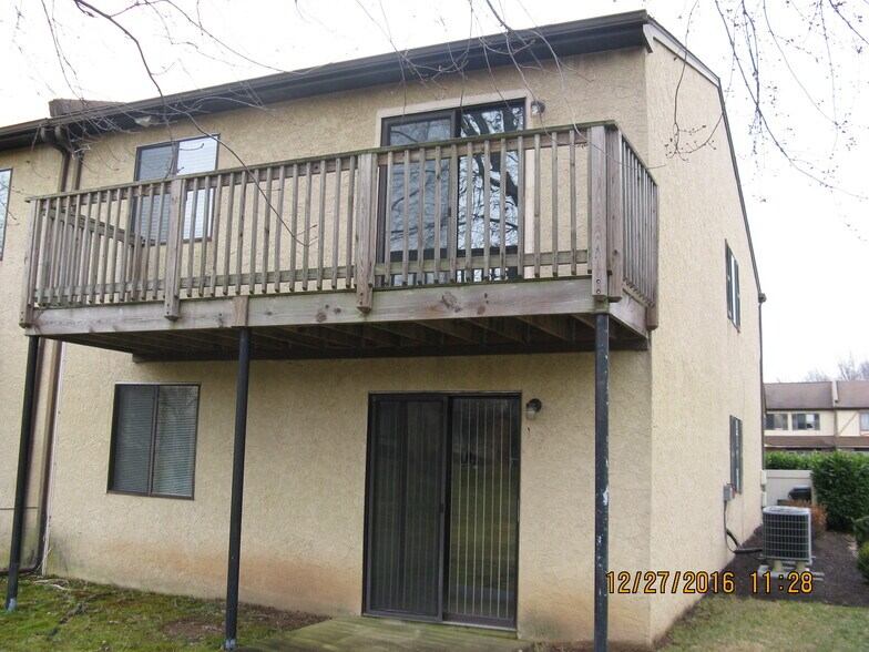 Building Photo - 2015 Jason Dr