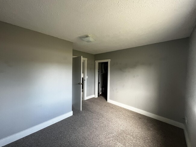 Building Photo - 952 Steffanich Dr