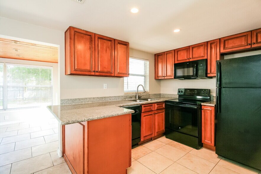Building Photo - 10426 Syringa Ct