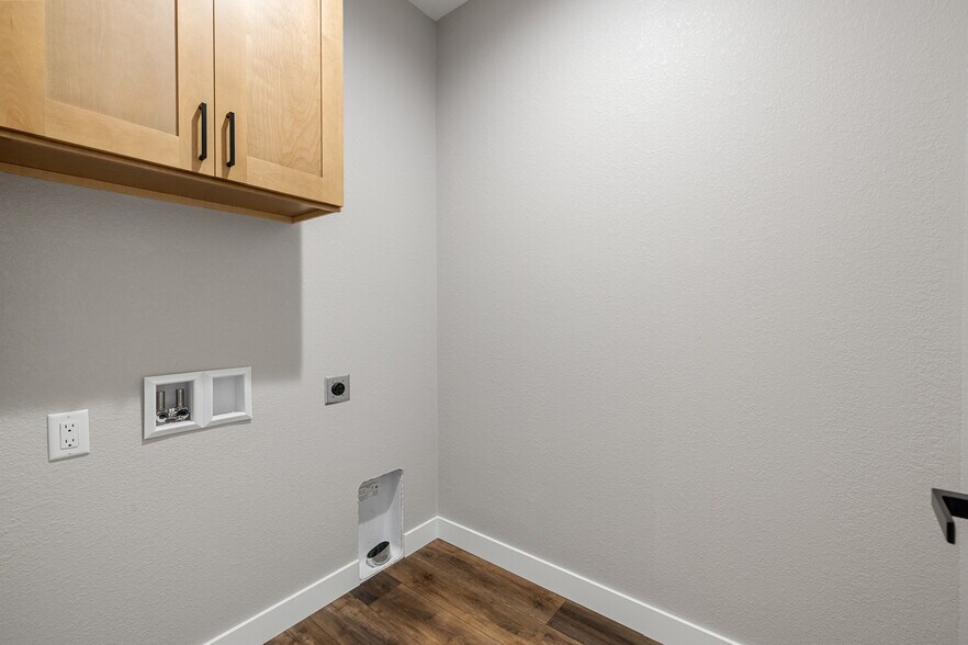 Building Photo - 1867 Woodland Way