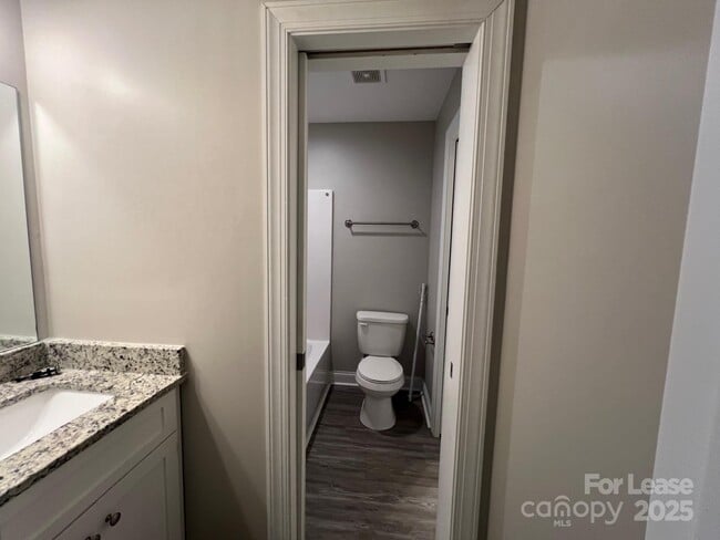 Building Photo - 1086 20th St NE