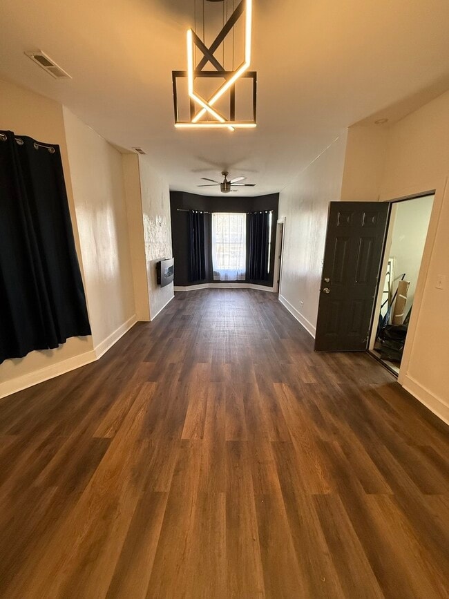 Building Photo - 6833 S Calumet Ave