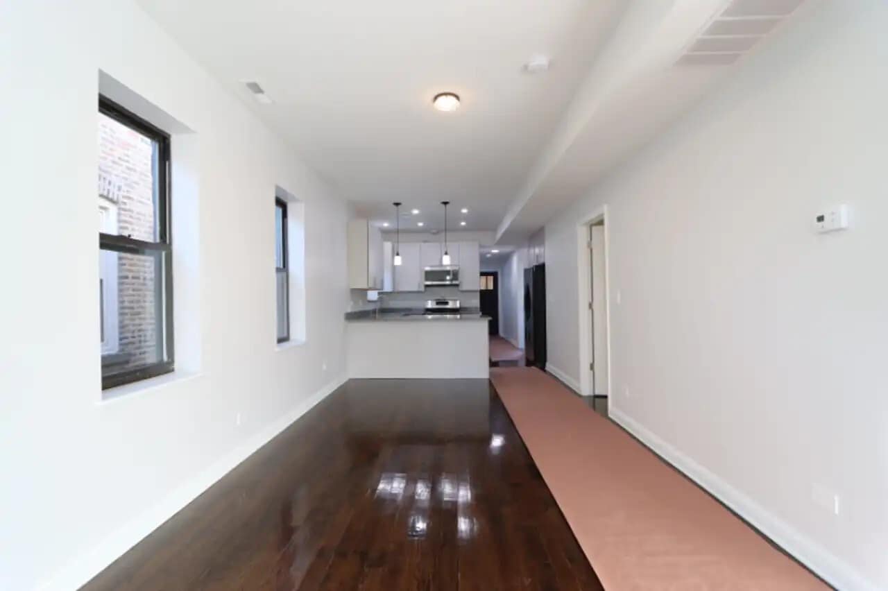 Building Photo - 3120 W Eastwood Ave