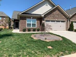 Building Photo - 3 Bedroom, 2 Bathroom One Level Townhome i...