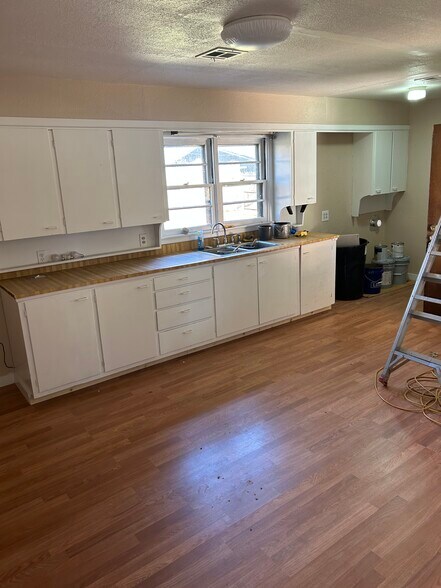 Kitchen - 2207 Briggs St