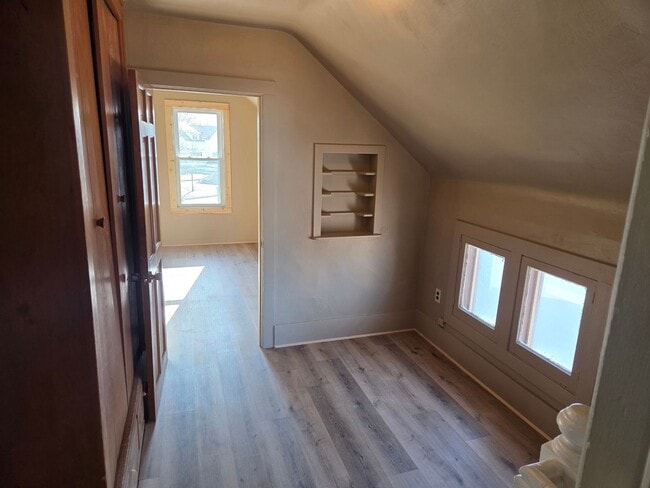 Building Photo - Freshly Updated 4 Bedroom 1 Bath Single Family Home in Marinette