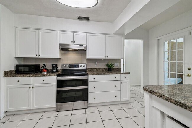 Building Photo - 15410 Manning Dr