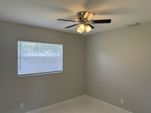 Building Photo - Remodeled Pool Home Located in the Very De...