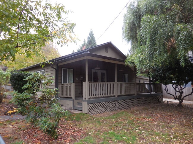 Building Photo - 1420 Dollar St