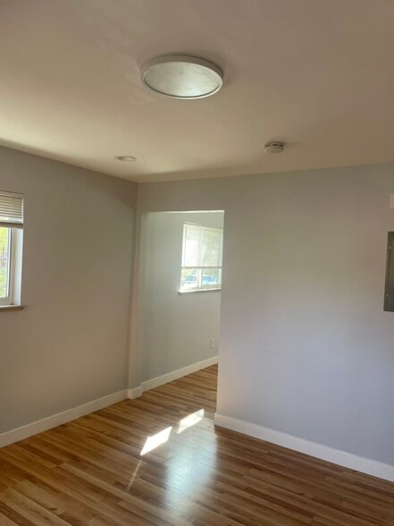 Building Photo - 521 N Corona St