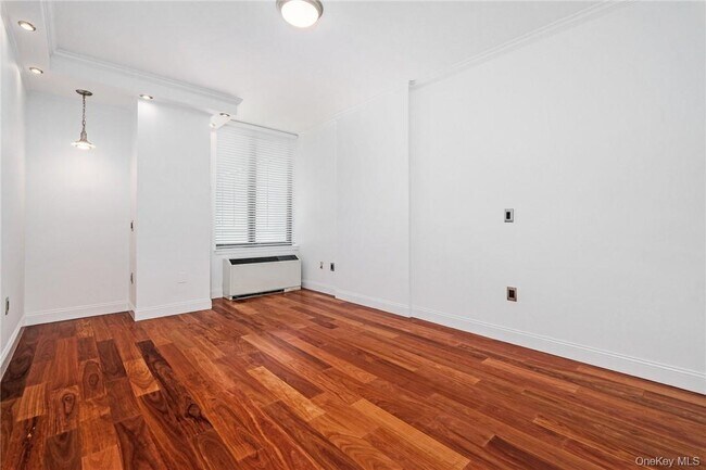 Building Photo - 10 City Pl