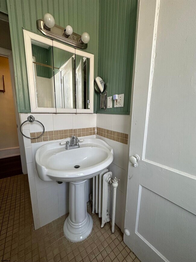 Building Photo - 3501 Ventnor Ave