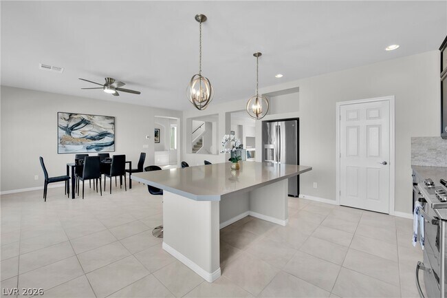 Building Photo - 9770 Hawk Crest St