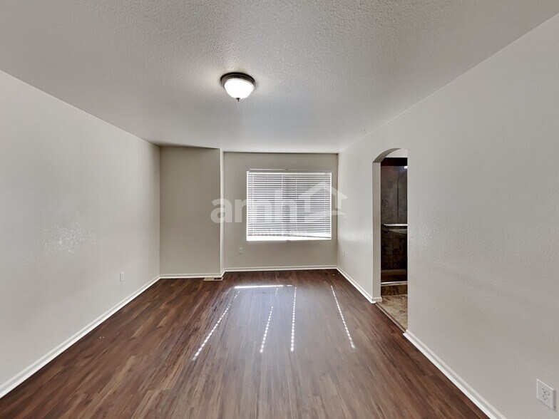 Building Photo - 5561 N Lisbon St