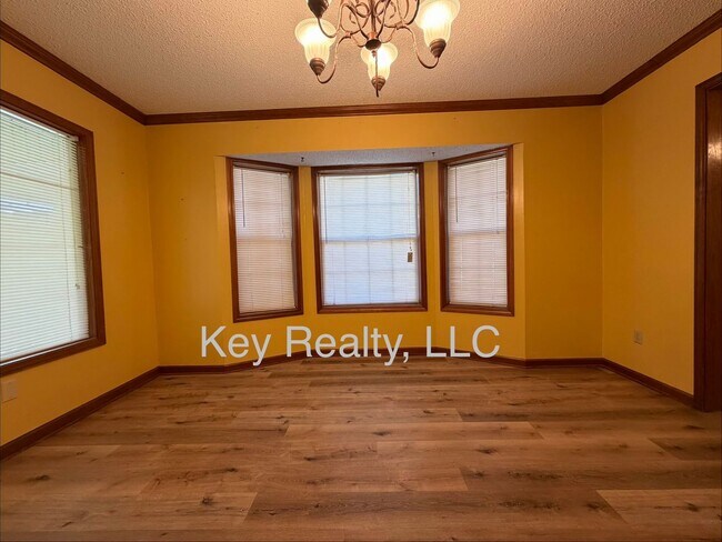 Building Photo - 108 Lake Dr